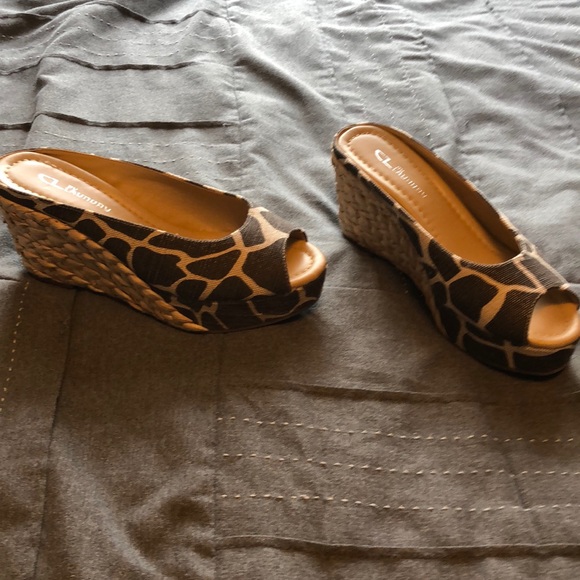 CL Laundry giraffe print wedges size 8 - Picture 1 of 4